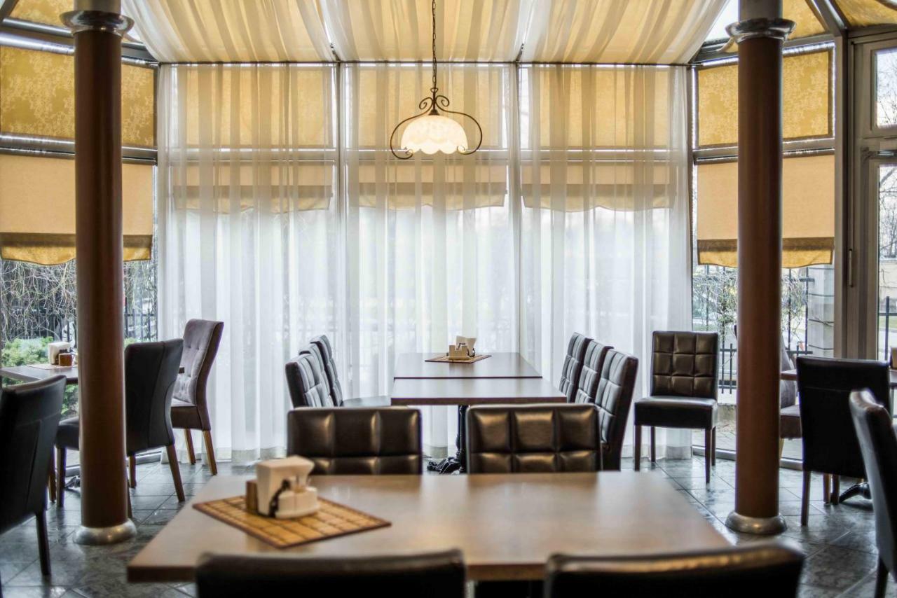 Province Hotel Cesis Exterior photo